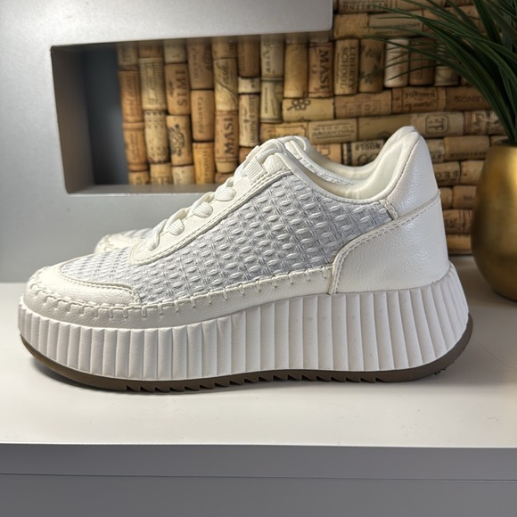 Dolce Vita Dolen Sneakers – Ivory | Size 6 - Picture 7 of 10